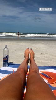 Holly Burt feet photo thumbnail