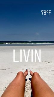 Holly Burt feet photo thumbnail