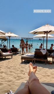 Holly Burt feet photo thumbnail