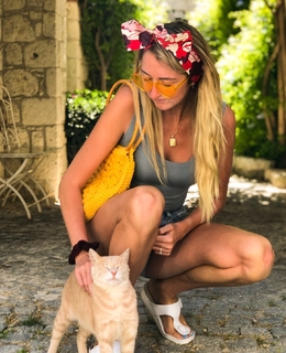 Holly Burt feet photo thumbnail