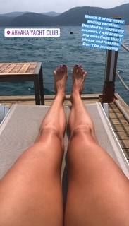 Holly Burt feet photo thumbnail