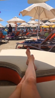Holly Burt feet photo thumbnail