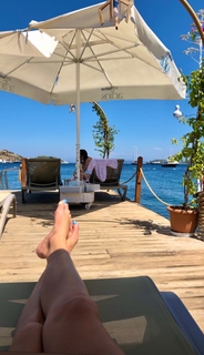Holly Burt feet photo thumbnail
