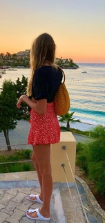 Holly Burt feet photo thumbnail