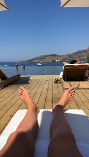 Holly Burt feet photo thumbnail