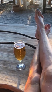 Holly Burt feet photo thumbnail