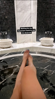 Holly Burt feet photo thumbnail