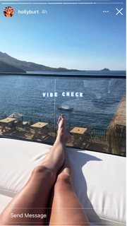 Holly Burt feet photo thumbnail