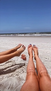 Holly Burt feet photo thumbnail