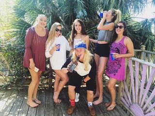 Holly Burt feet photo thumbnail