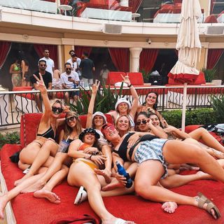 Holly Burt feet photo thumbnail