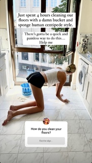 Holly Burt feet photo thumbnail