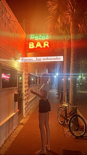 Holly Burt feet photo thumbnail