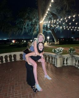 Holly Burt feet photo thumbnail