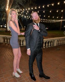 Holly Burt feet photo thumbnail
