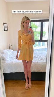Holly Burt feet photo thumbnail