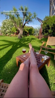 Holly Burt feet photo thumbnail