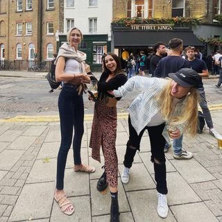 Holly Burt feet photo thumbnail