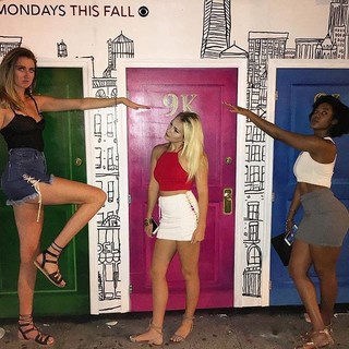 Holly Burt feet photo thumbnail