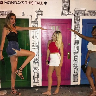 Holly Burt feet photo thumbnail