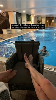 Holly Burt feet photo thumbnail
