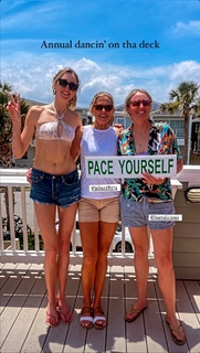 Holly Burt feet photo thumbnail