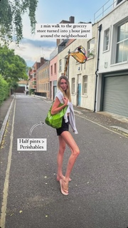 Holly Burt feet photo thumbnail