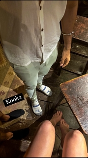 Holly Burt feet photo thumbnail
