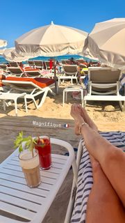 Holly Burt feet photo 1