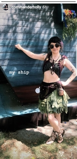 Holly Conrad feet photo 3