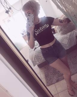 Holly Conrad feet photo 2
