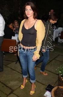 Holly Davidson feet photo 4
