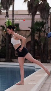 Holly Davidson feet photo 5
