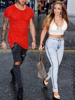 Holly Hagan feet photo thumbnail