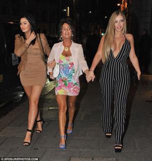 Holly Hagan feet photo thumbnail