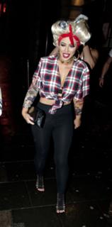 Holly Hagan feet photo thumbnail