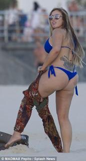 Holly Hagan feet photo thumbnail
