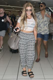 Holly Hagan feet photo thumbnail