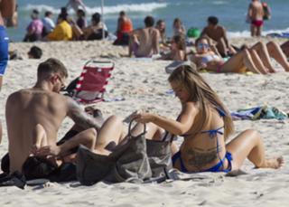 Holly Hagan feet photo thumbnail