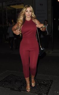 Holly Hagan feet photo thumbnail