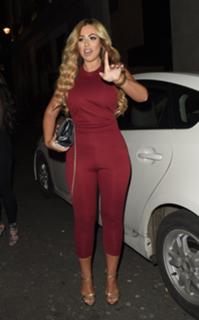 Holly Hagan feet photo thumbnail