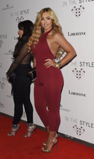 Holly Hagan feet photo thumbnail