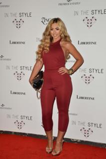 Holly Hagan feet photo thumbnail