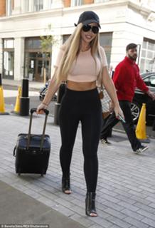 Holly Hagan feet photo thumbnail