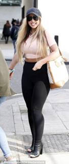 Holly Hagan feet photo thumbnail