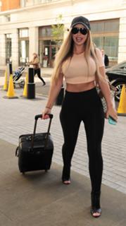 Holly Hagan feet photo thumbnail