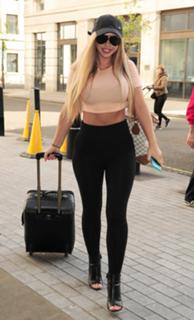 Holly Hagan feet photo thumbnail