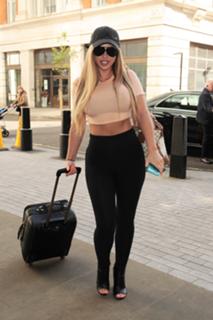 Holly Hagan feet photo thumbnail