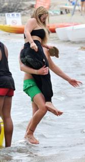 Holly Hagan feet photo thumbnail