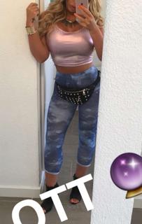 Holly Hagan feet photo thumbnail